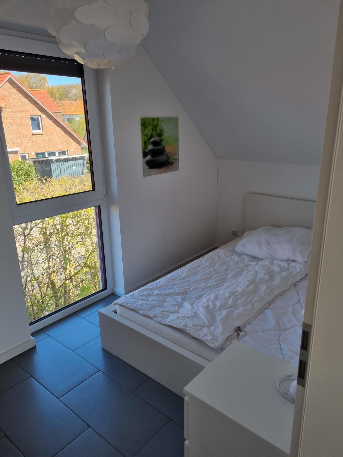 Schlafzimmer fenster im oder rund um Haus Mirabelle