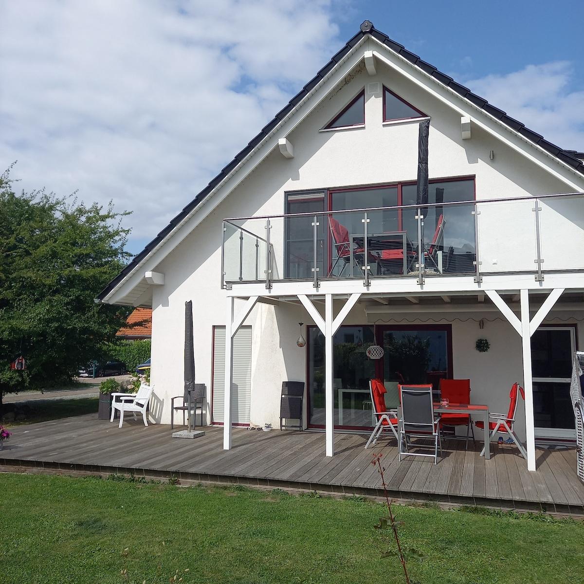 Haus frontansicht im oder rund um Haus Mirabelle