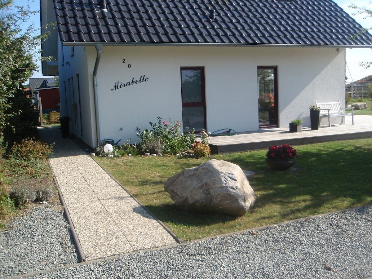 Haus seitenansicht im oder rund um Haus Mirabelle