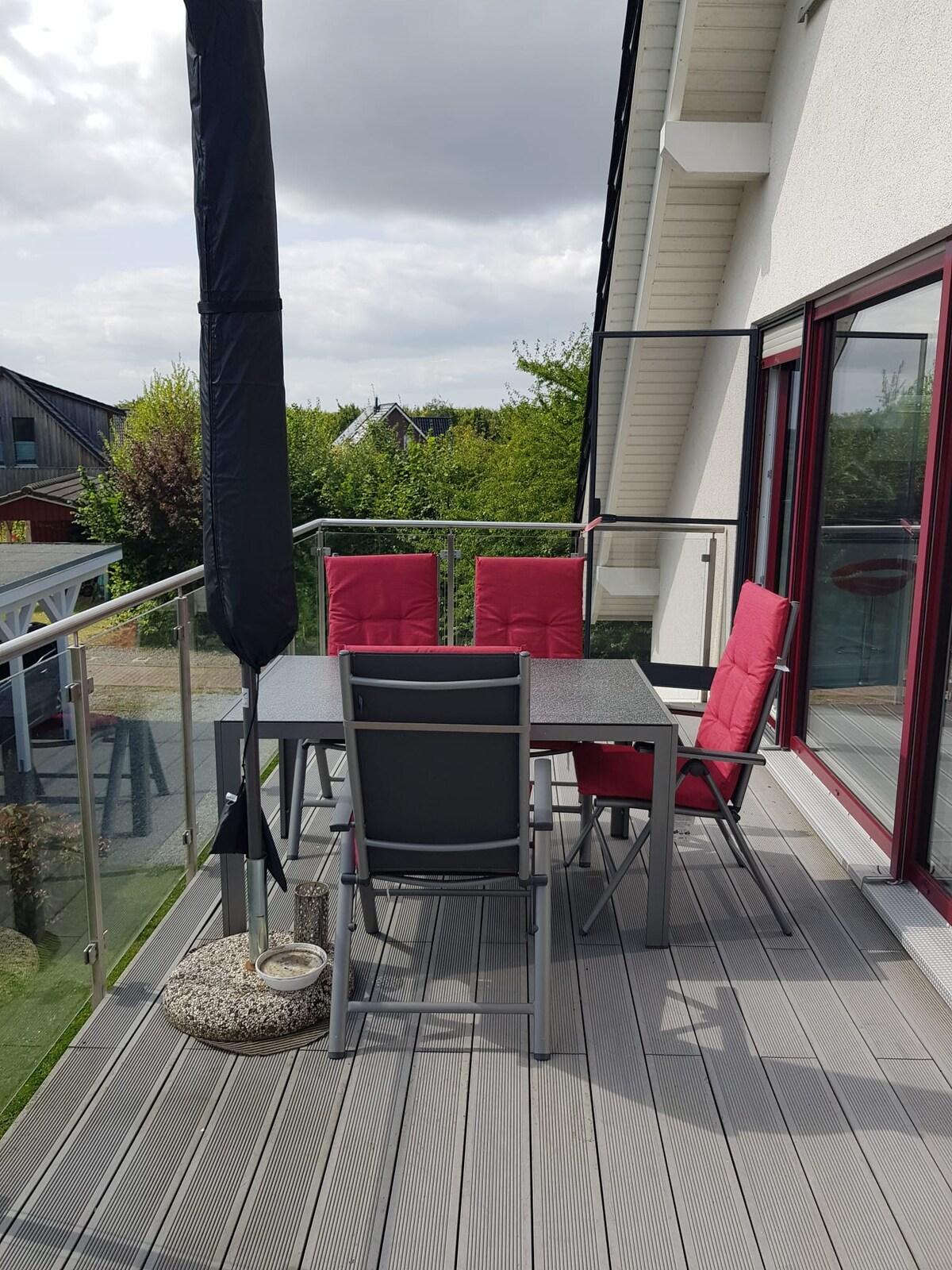 Balkon des Haus Mirabelle mit Sitzmöbeln