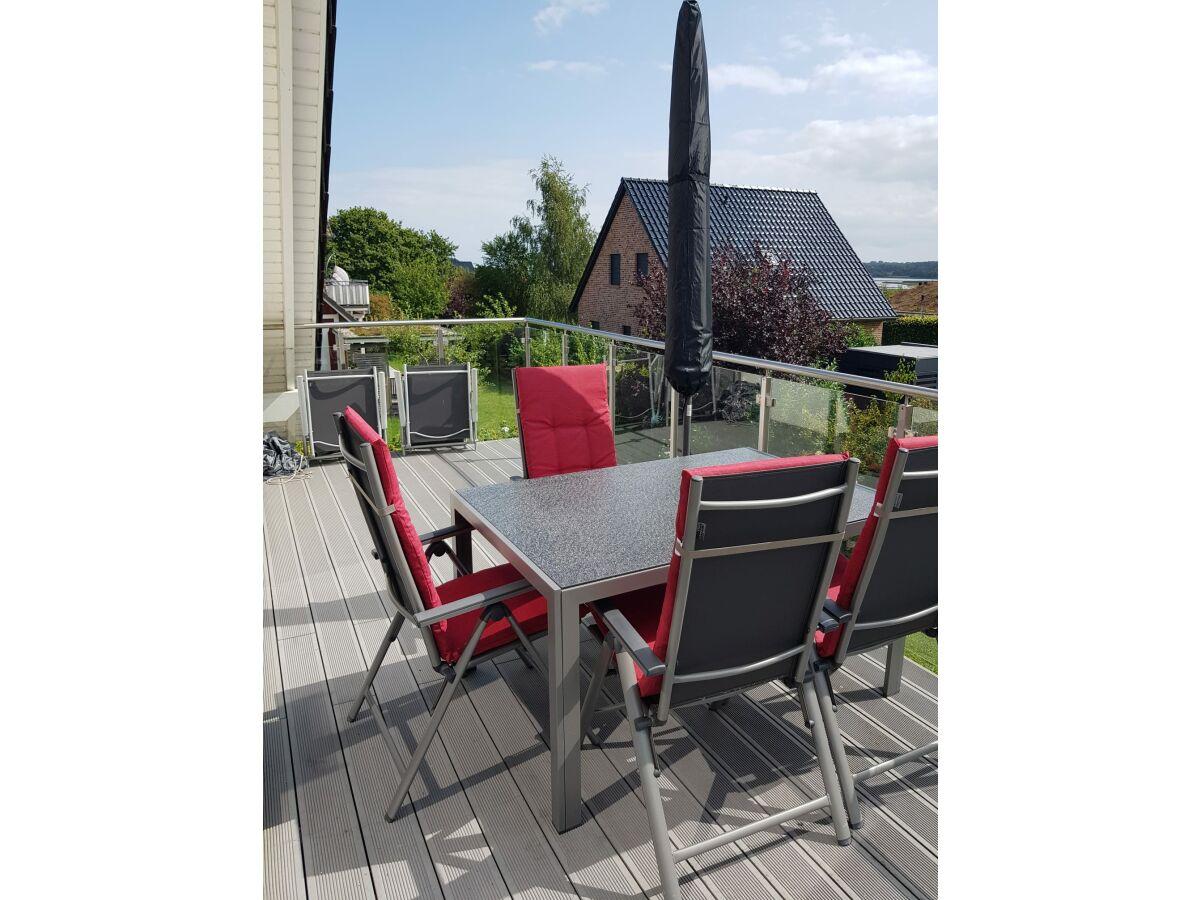 Balkon liegen sonnenschirm im oder rund um Haus Mirabelle